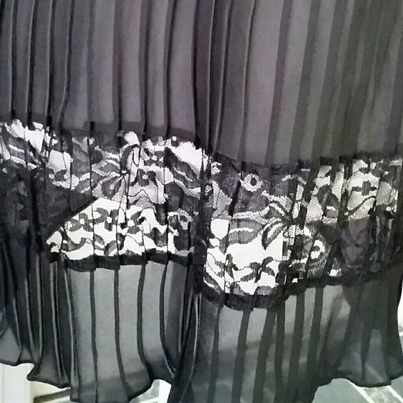 Plaid Tunic with Sheer/Lace Back - Picture 6 of 7